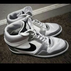 Men's Nike Tennis Shoes Size 9.5